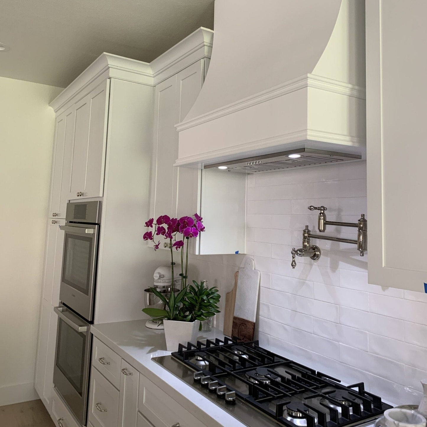 Hoodsly Sloped Wood Range Hood Unfinished Wood Range Hood with Sloped Front and Classic Trim