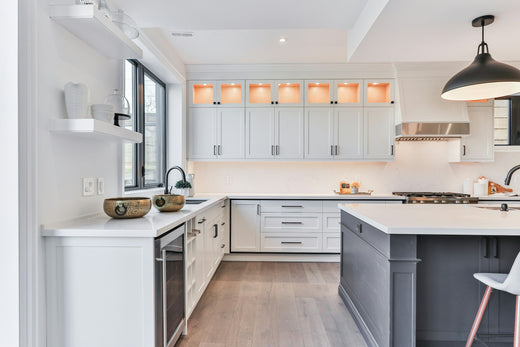 14 Stylish Kitchen Cabinet Hardware Ideas That Are Easy to Recreate